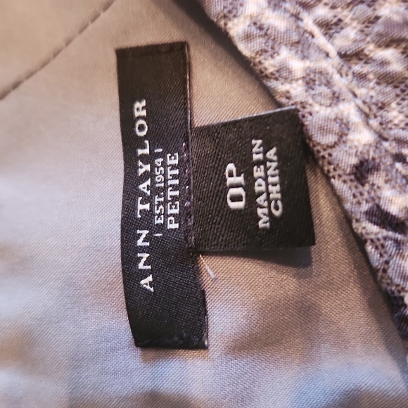 28. Ann Taylor, Women's dress Petite, Size OP, Snake skin design - Picture 6 of 11